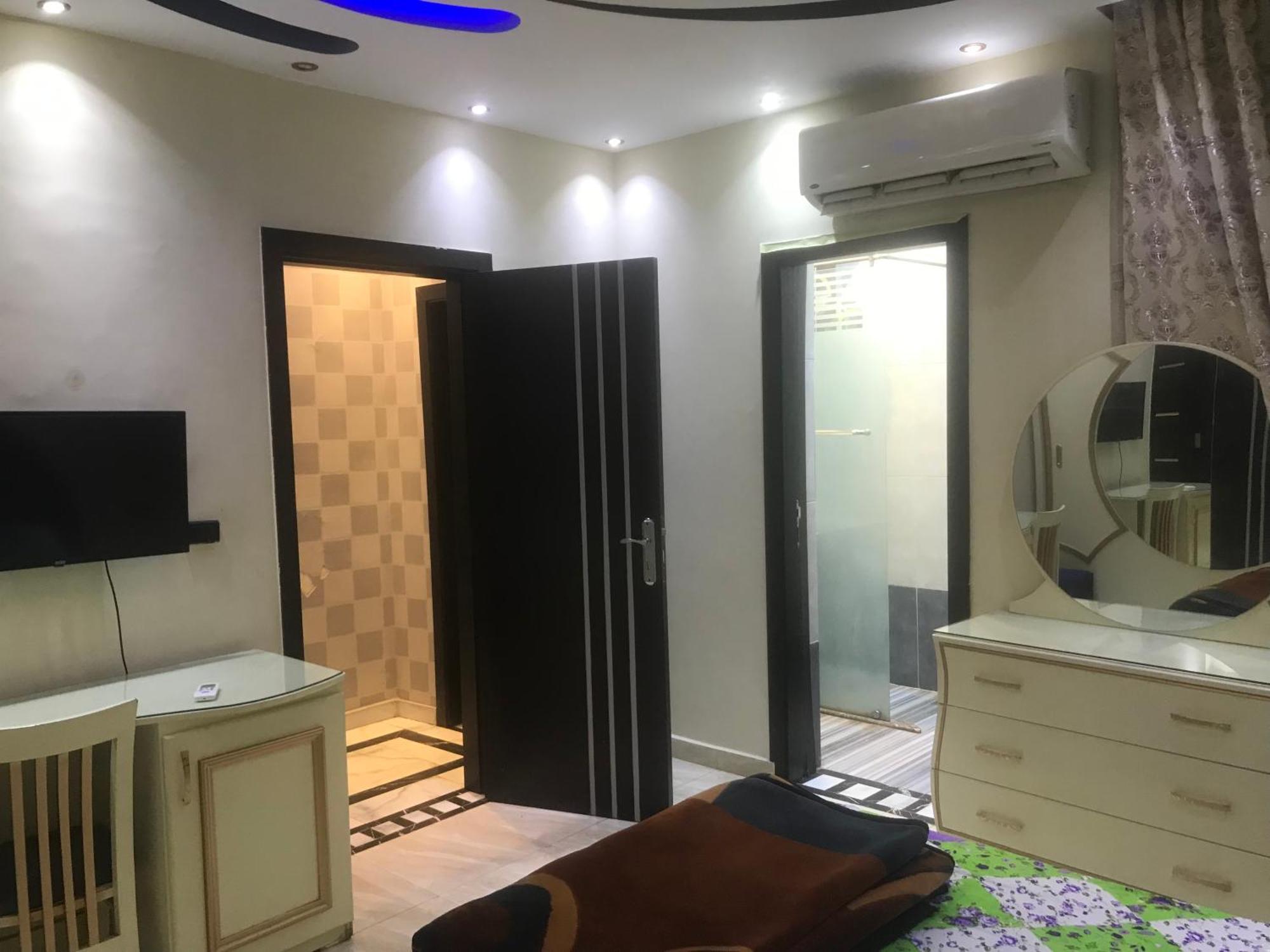 فاخرة بشارع جامعة الدول العربية *